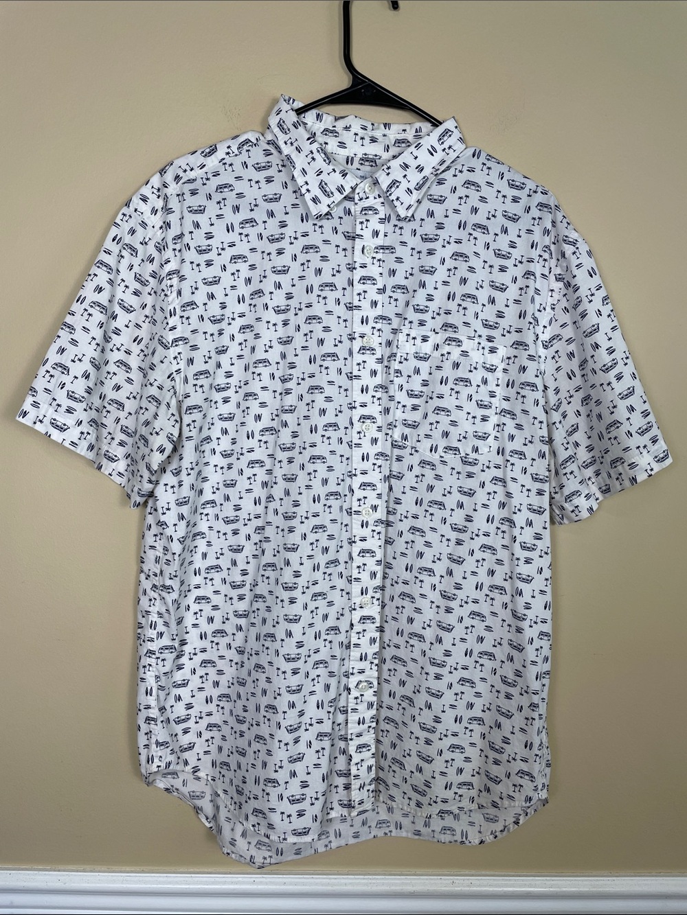 Old Navy Men’s The Classic Shirt Car Surfboard Print Slim Fit SS Button-Up Shirt